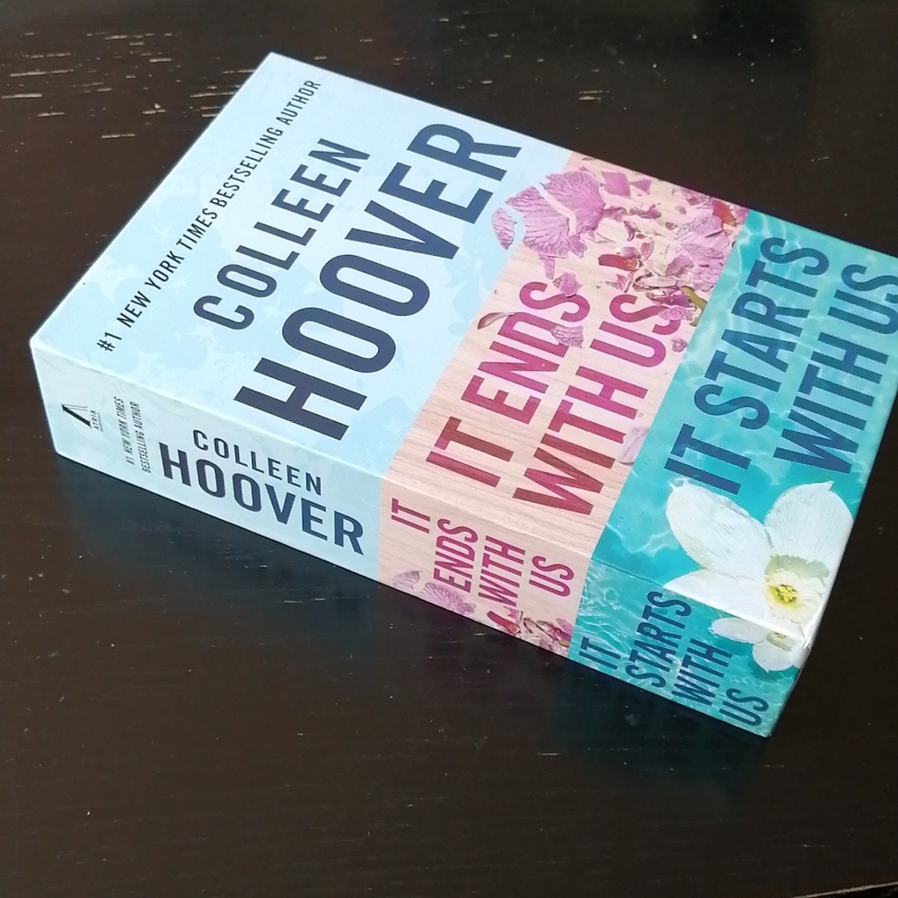 Colleen Hoover It Ends with Us Boxed Set: It Ends with Us, It Starts with Us - Picture 4 of 7